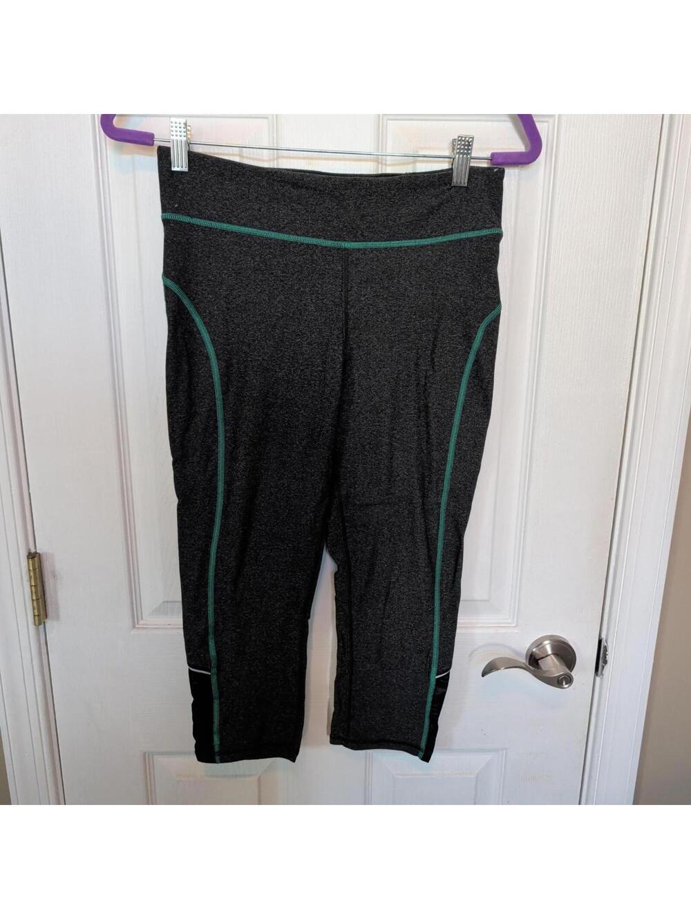 Aerie Women's Black and Grey Legging